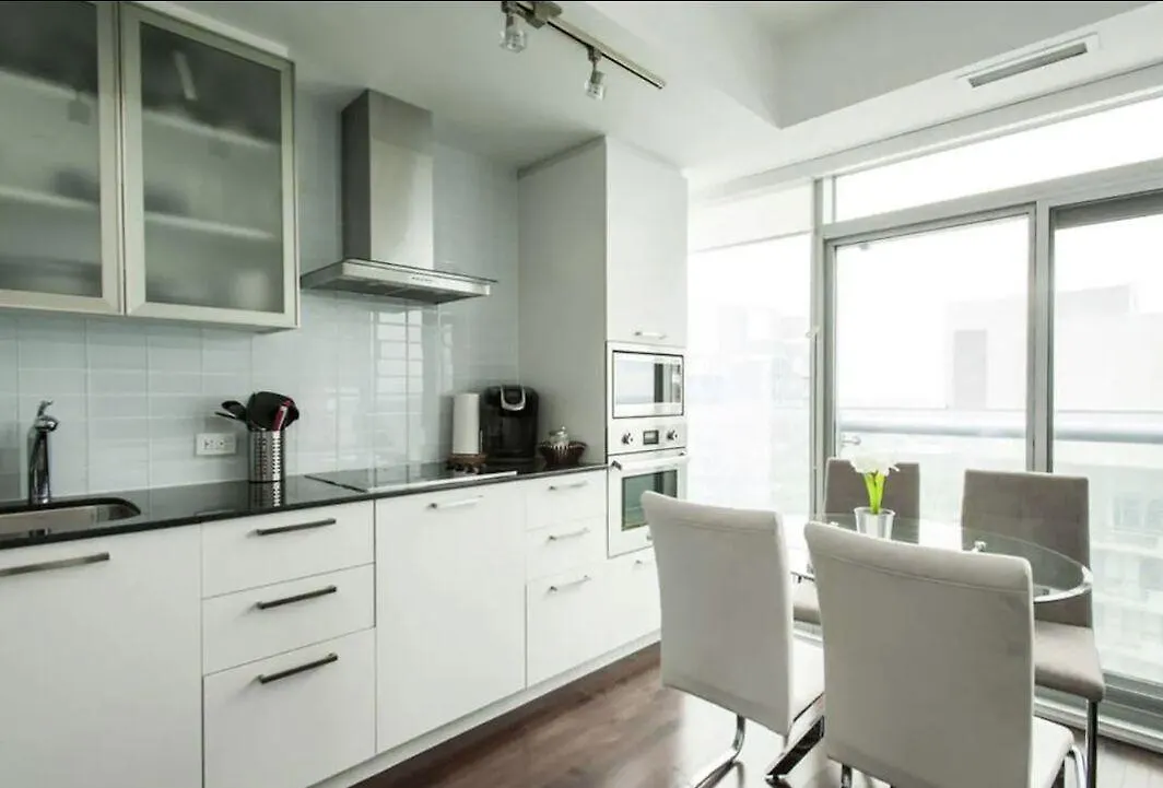 York Suites تورونتو