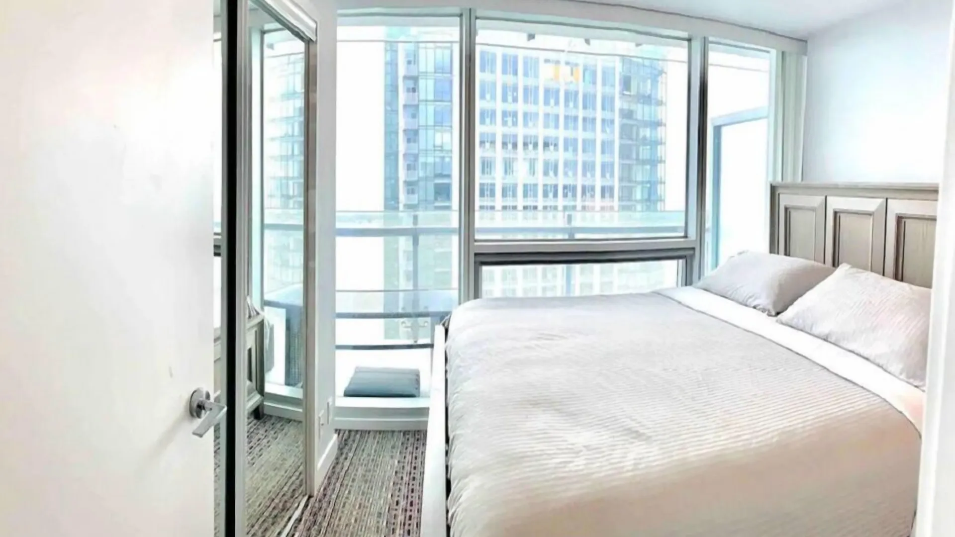 York Suites Toronto 0*,